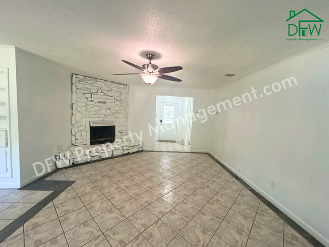 Foto del edificio - 3-Bed/2-Bath Home For Lease in Euless with...