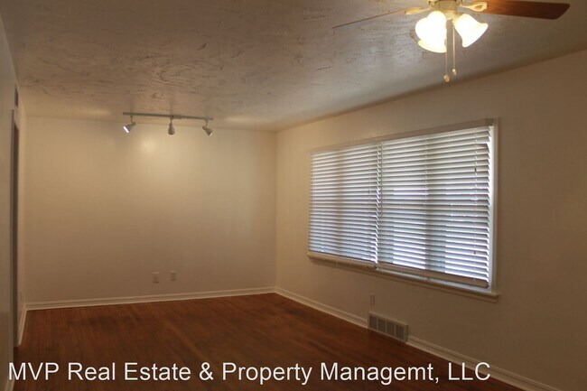 Building Photo - 3 br, 1.5 bath House - 813 E. Towry Dr.