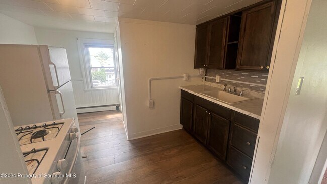 Building Photo - 20 W Noble St