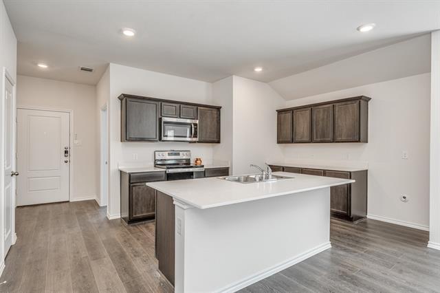 Building Photo - 2125 Croton Ave