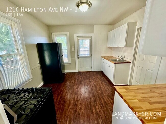 Building Photo - AVAILABLE NOW - Lower Level 2 Bedroom - Gr...