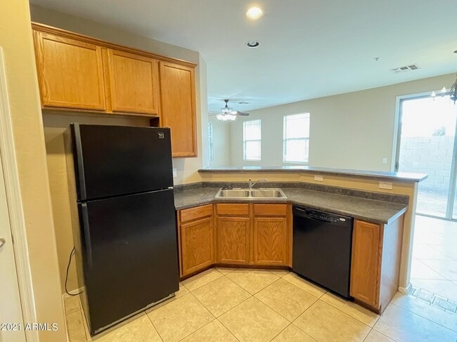 Foto del edificio - 8145 W Groom Creek Rd