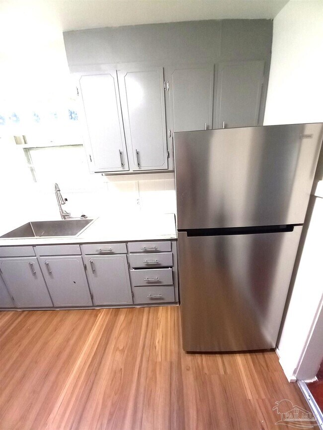 Foto del edificio - 1120 S Old Corry Field Rd