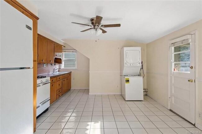 Building Photo - 16 Intervale Ave