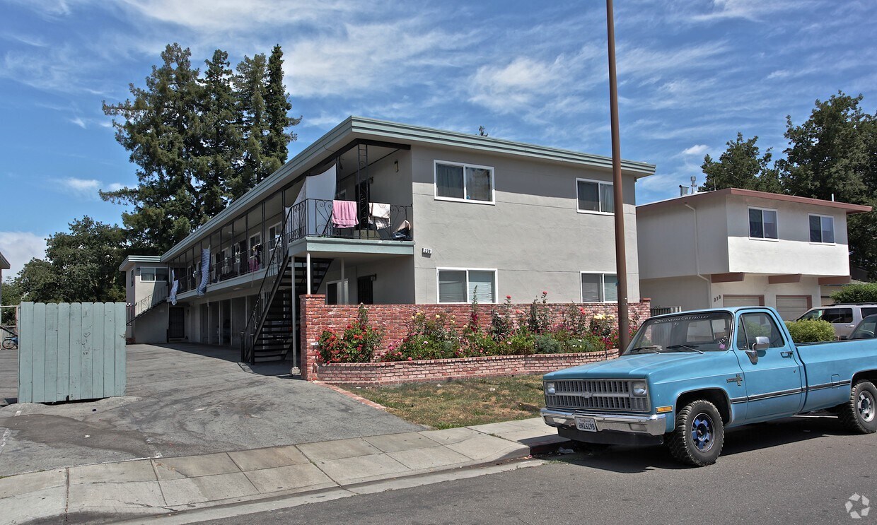 Primary Photo - 238 Roosevelt Ave