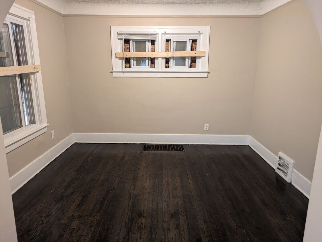 Foto del edificio - 3BR Colonial - Hardwoods/Decorative Fireplace - Detroit - 48204