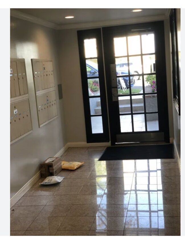 Building Photo - 1515 S Beverly Dr