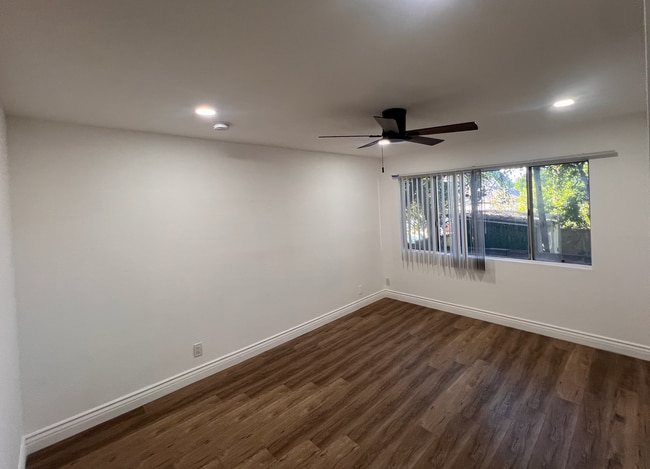 Building Photo - Modern 2-Bedroom Apartment in Gated Van Nu...