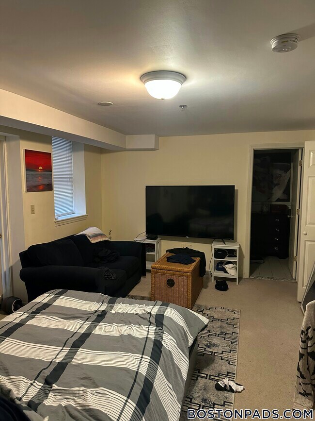 Building Photo - 51 Queensberry St