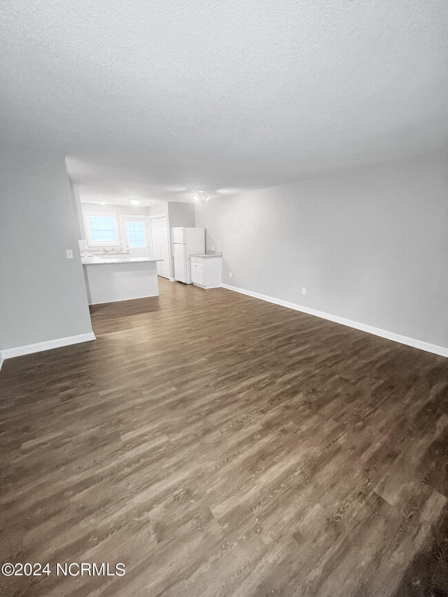 Building Photo - 6629 Cottonwood Dr