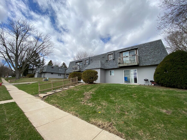 Building Photo - Fox Ridge