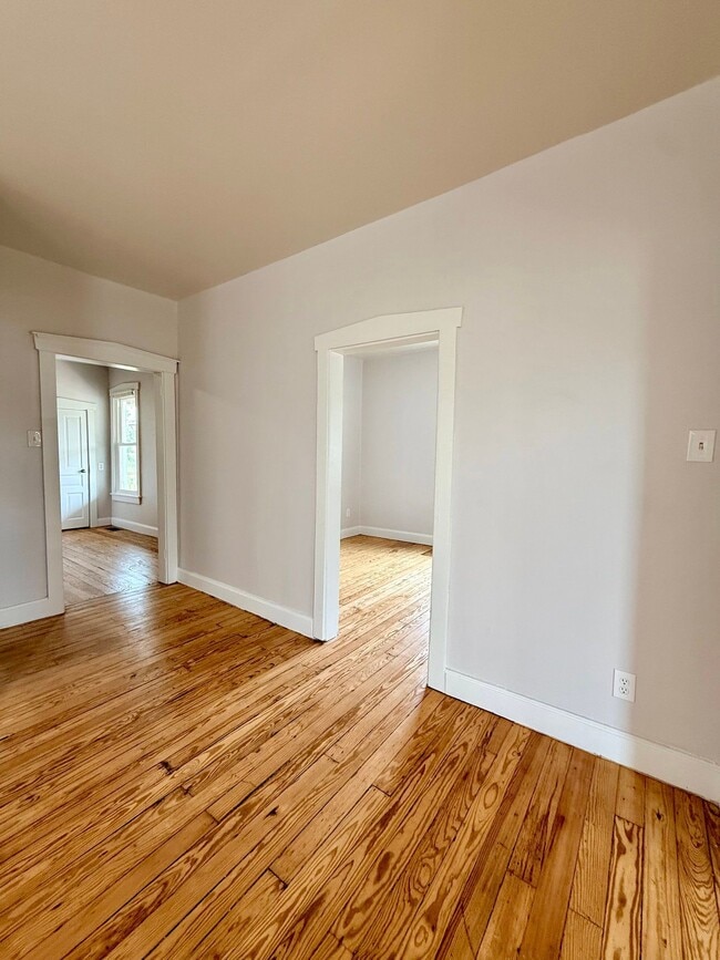 Building Photo - 37 N Kinzer Rd