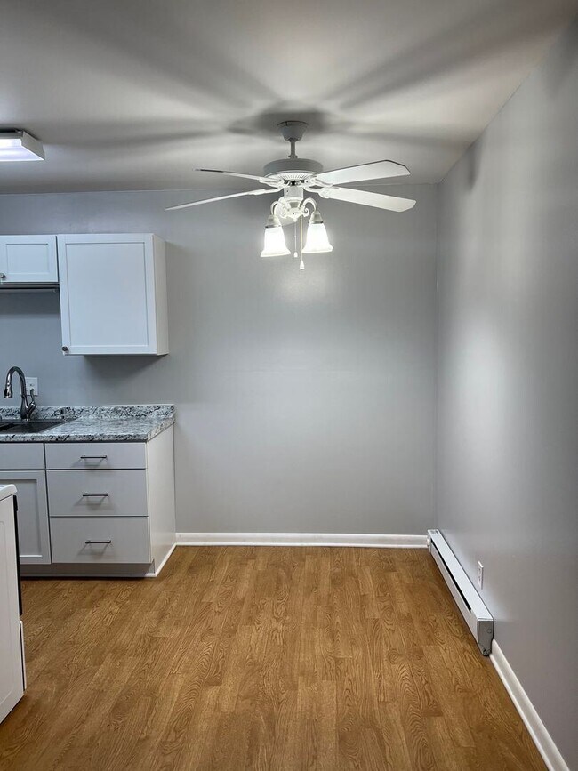 Foto del edificio - 1 br, 1 bath House - 2134 Fairfax Ave #B3