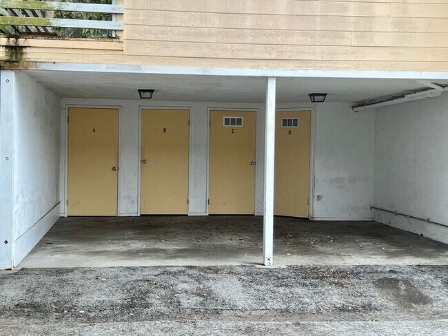 Building Photo - Wither Avenue Corner! 1 bed 1 bath apartme...
