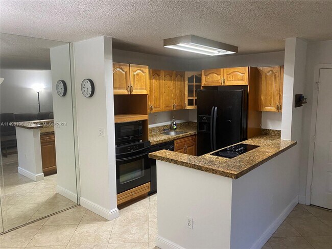 Foto del edificio - 4830 NW 102nd Ave