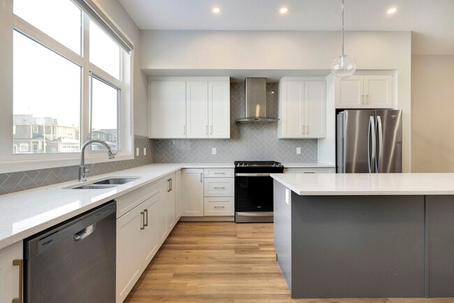 Building Photo - 110 Magnolia Vw SE