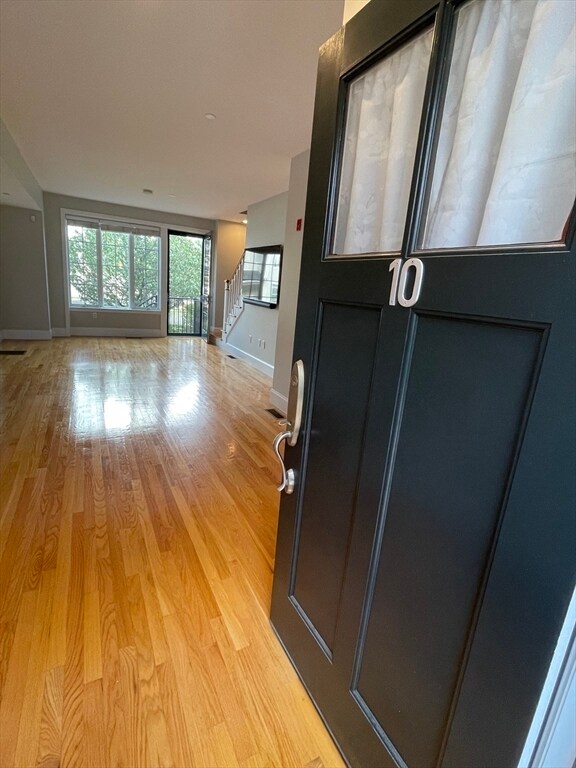 Foto del edificio - 93 E Central St