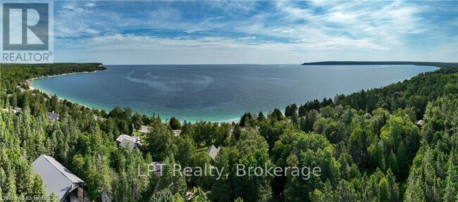 Photo du bâtiment - 303 Isthmus Bay Rd