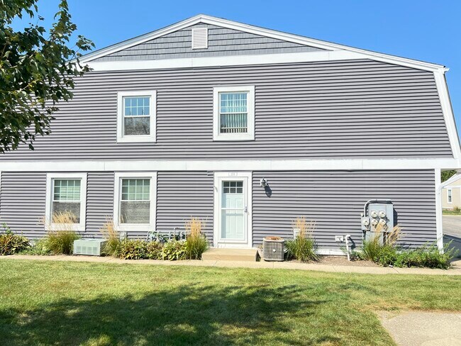 Foto del edificio - 358 Farmingdale Cir