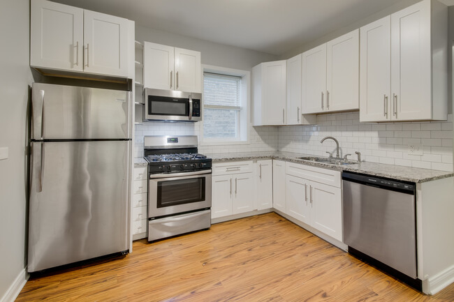 Building Photo - 5039 W Cullom Ave
