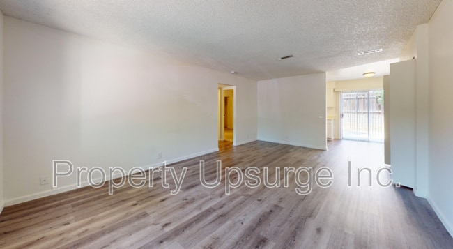 Building Photo - 1674 Bramble Pl