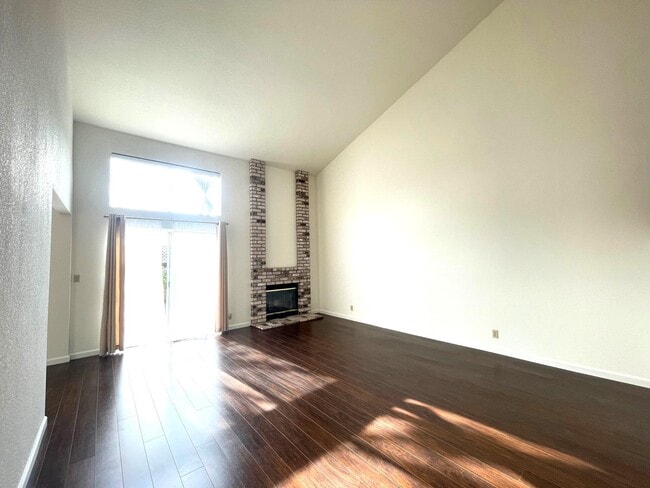 Building Photo - 4176 Bell Common