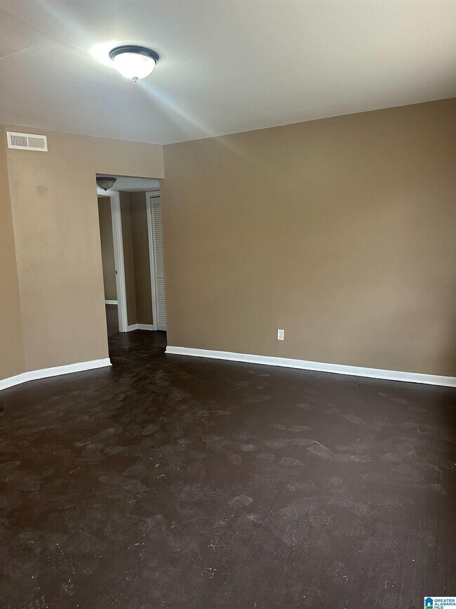 Building Photo - 7744 Madrid Ave