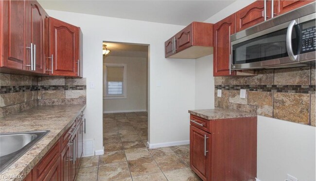 Building Photo - 3 br, 3 bath House - 6231 Barrie St