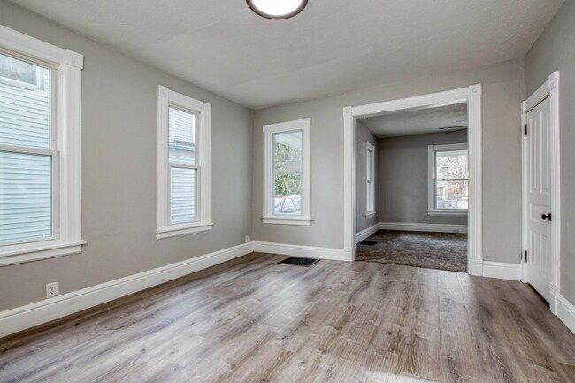 Foto del edificio - 1036-1038 Cass Ave SE