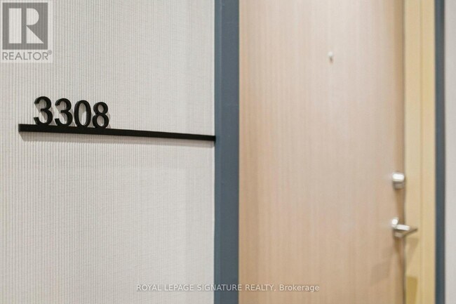 Photo du bâtiment - 395 Square One Dr