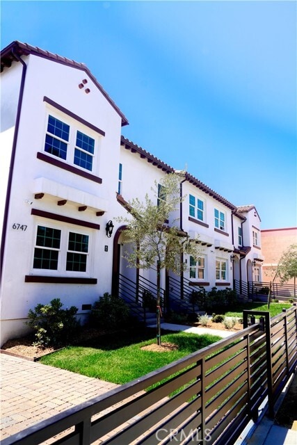 Building Photo - 6747 Pickering Ave