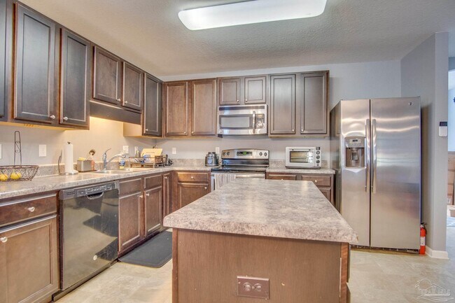 Building Photo - 172 Creekview Dr