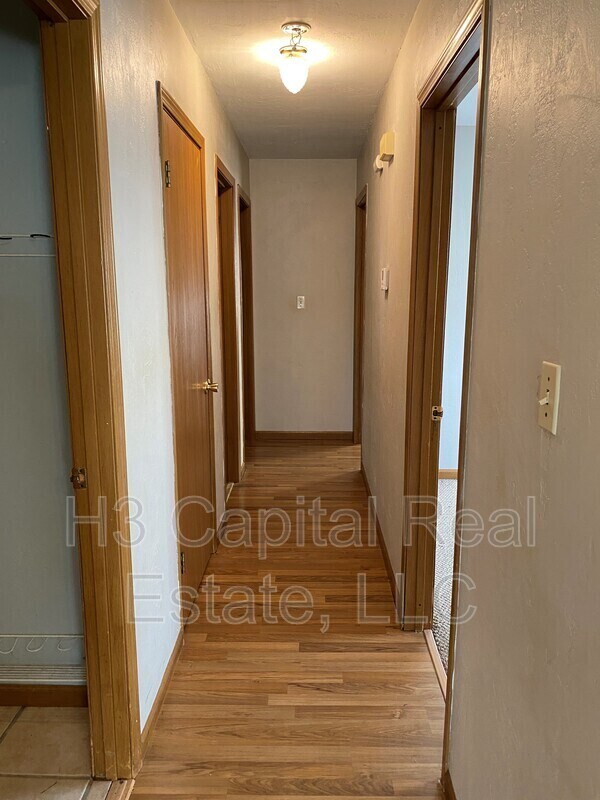 Building Photo - 525 Wood Thrush St