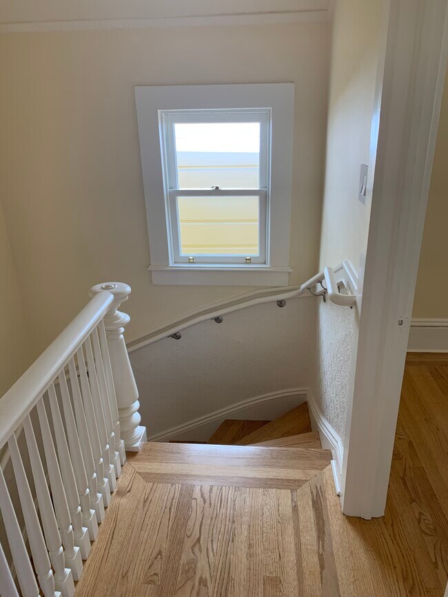 Top of landing - 225 Eureka St