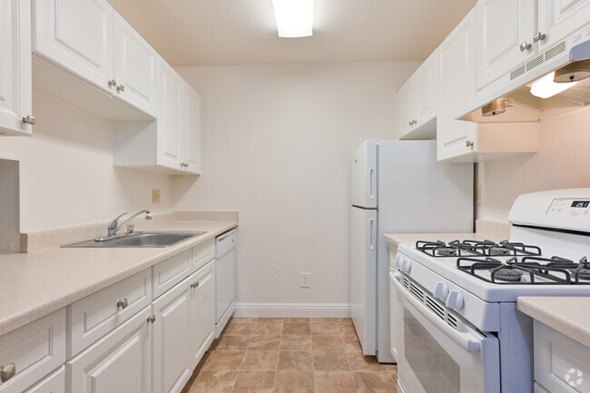 2 habitaciones, 2 baños, 956 pies cuadrados, cocina - Mission Bay Apartments