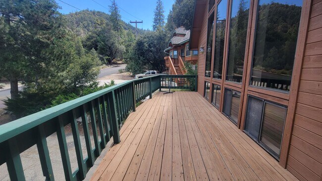 Building Photo - Inviting Mountain Home - 3 Bedroom 2 Car G...