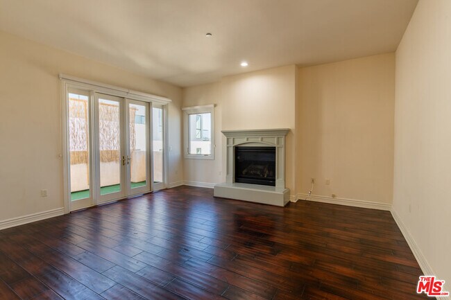 Foto del edificio - 5057 W Maplewood Ave