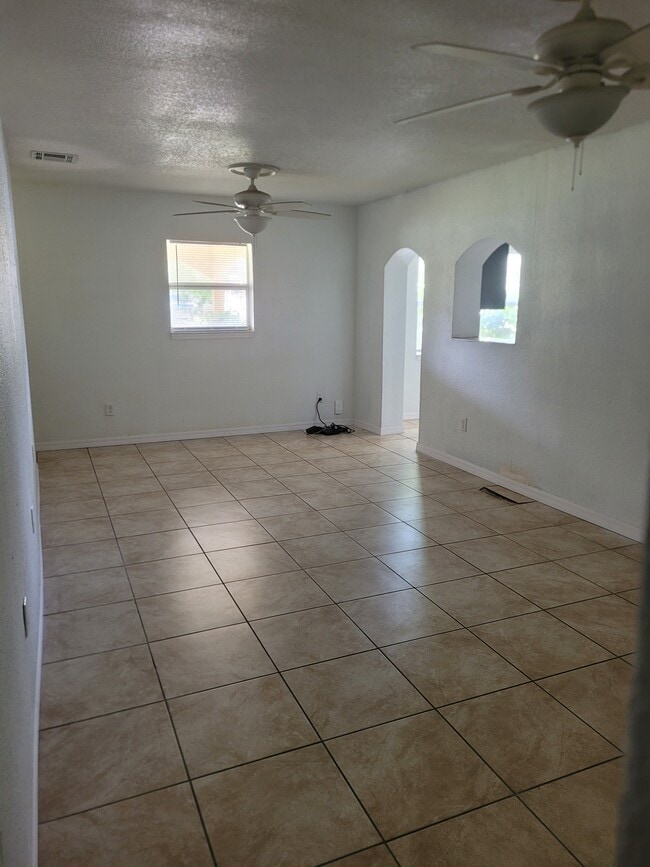 Foto del edificio - 409 Armour Ave