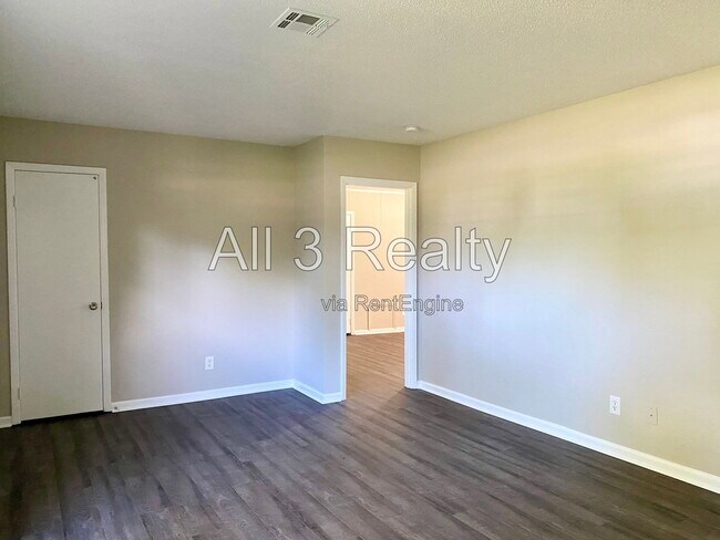 Building Photo - 306 Oakwild Dr