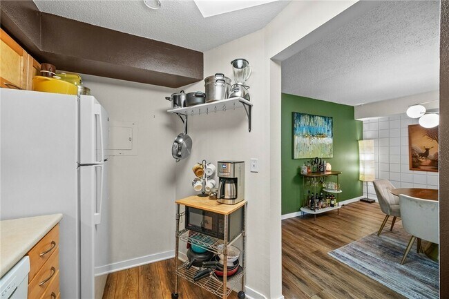 Foto del edificio - 4902 University Ave