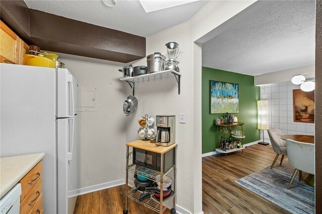 Building Photo - 4902 University Ave