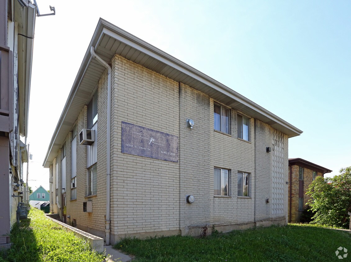 Building Photo - 1320 S 26th St