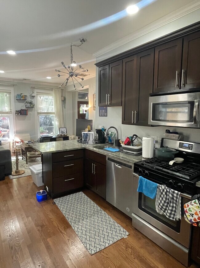 Foto del edificio - 1025 N Wood St