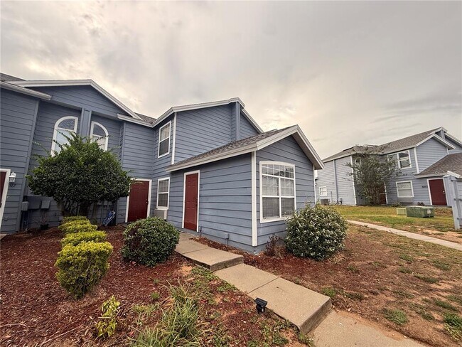 Building Photo - 527 Caribbean Dr