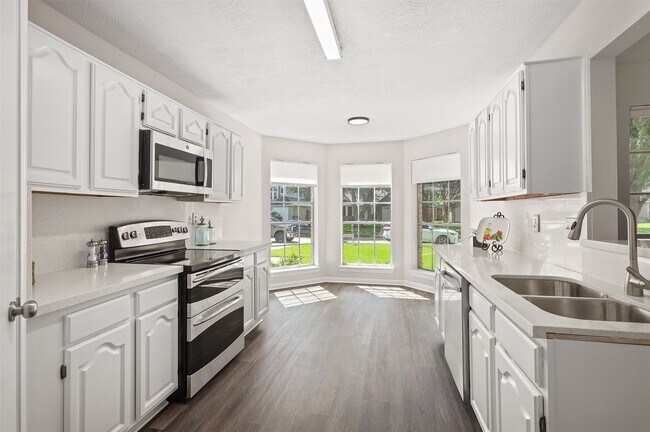 Foto del edificio - 714 Regency Ct