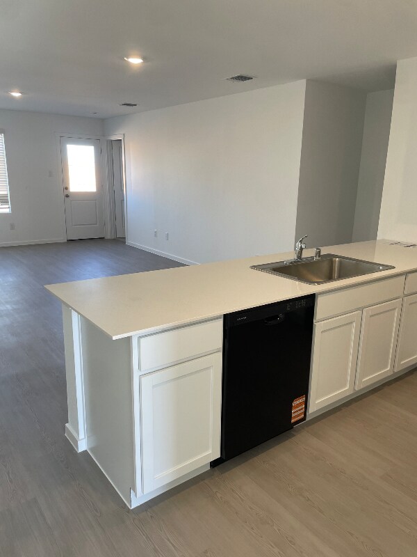 Foto principal - 3821 Selawik St