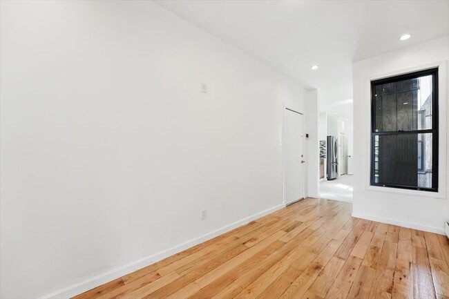 Building Photo - 138 Leonard St