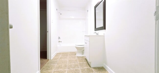 Building Photo - 9410 Rosehaven Dr