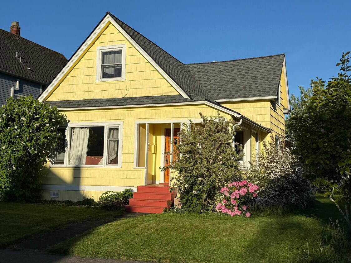Front Door - 2123 Park St