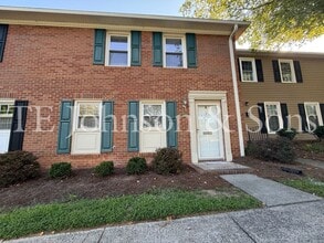Building Photo - 3915 Valley Ct